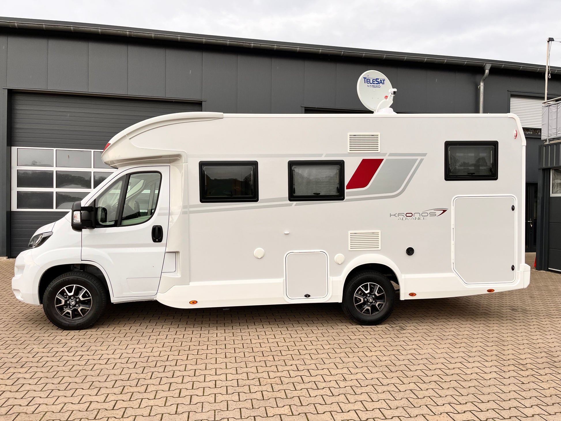 Roller Team -  Kronos Advance 285 TL Peugeot Boxer - LuCa - Mobile Adventures
